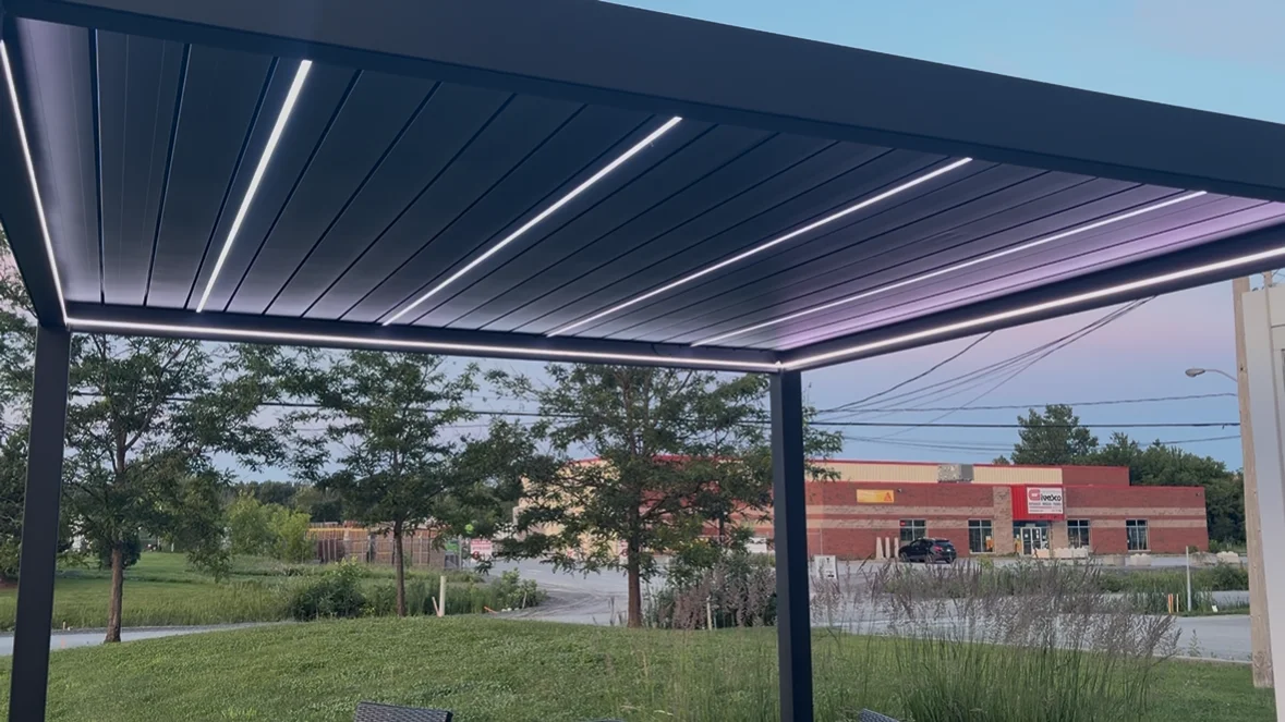 Pergola bioclimatique Monaco 1.0 de ProCam avec éclairage LED intégré