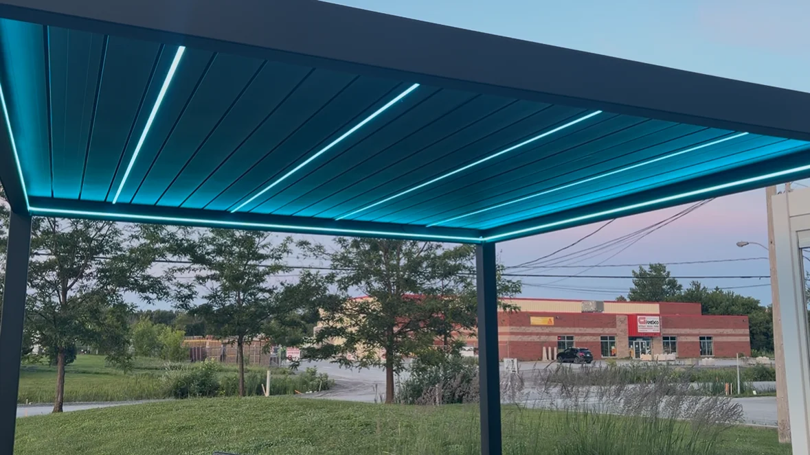 Pergola bioclimatique Monaco 1.0 de ProCam avec éclairage LED intégré